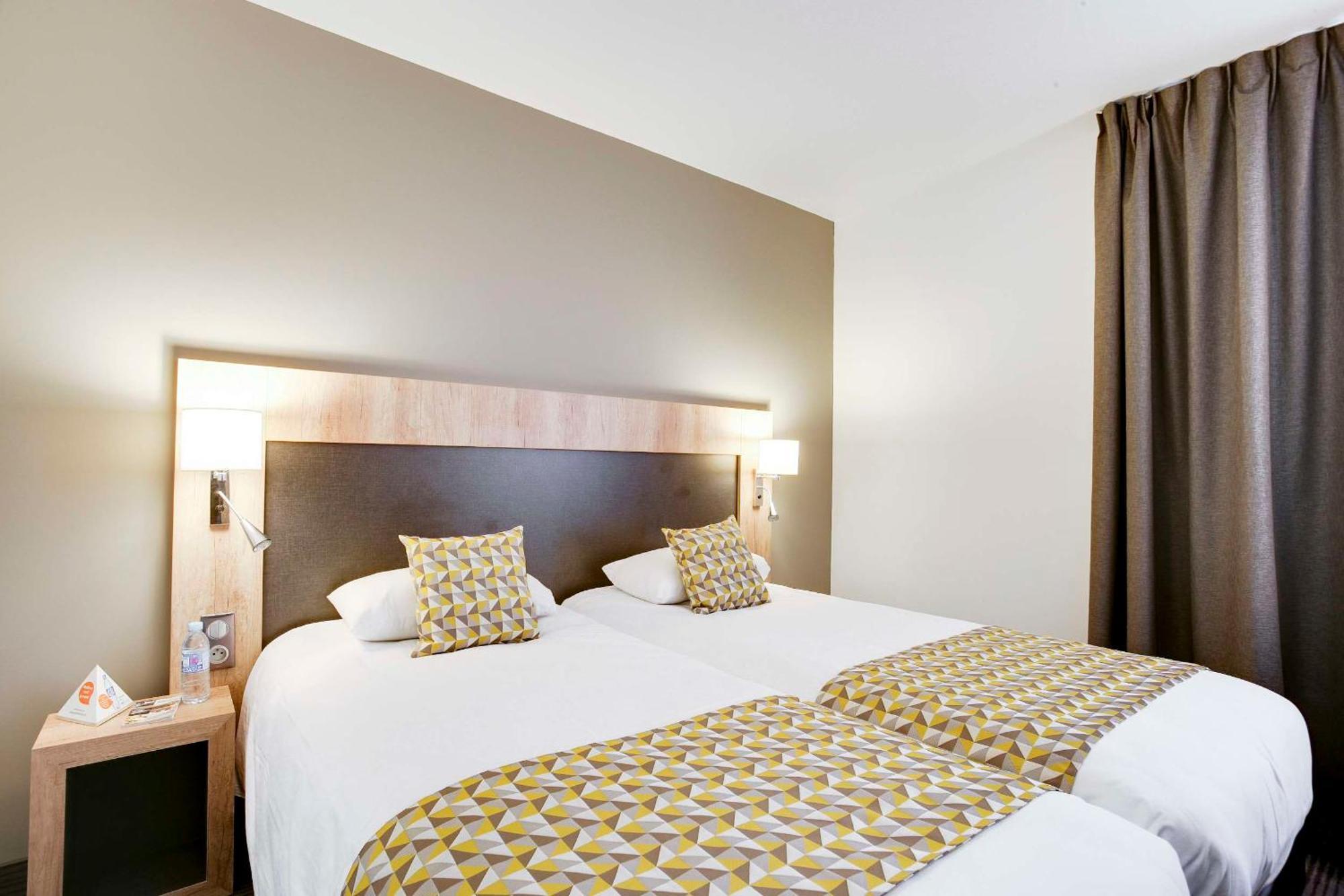 Brit Hotel Confort Loches Kültér fotó