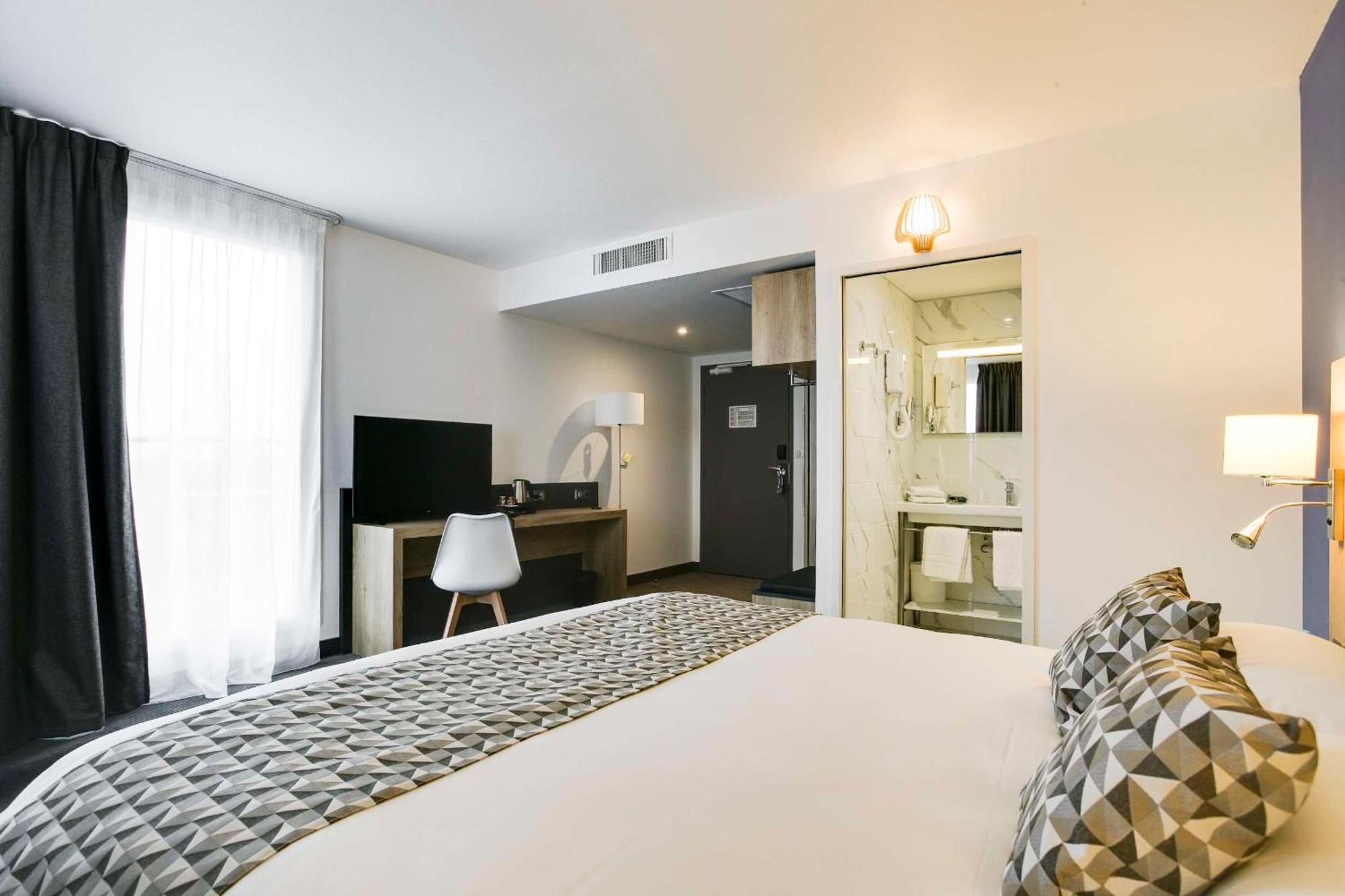 Brit Hotel Confort Loches Kültér fotó