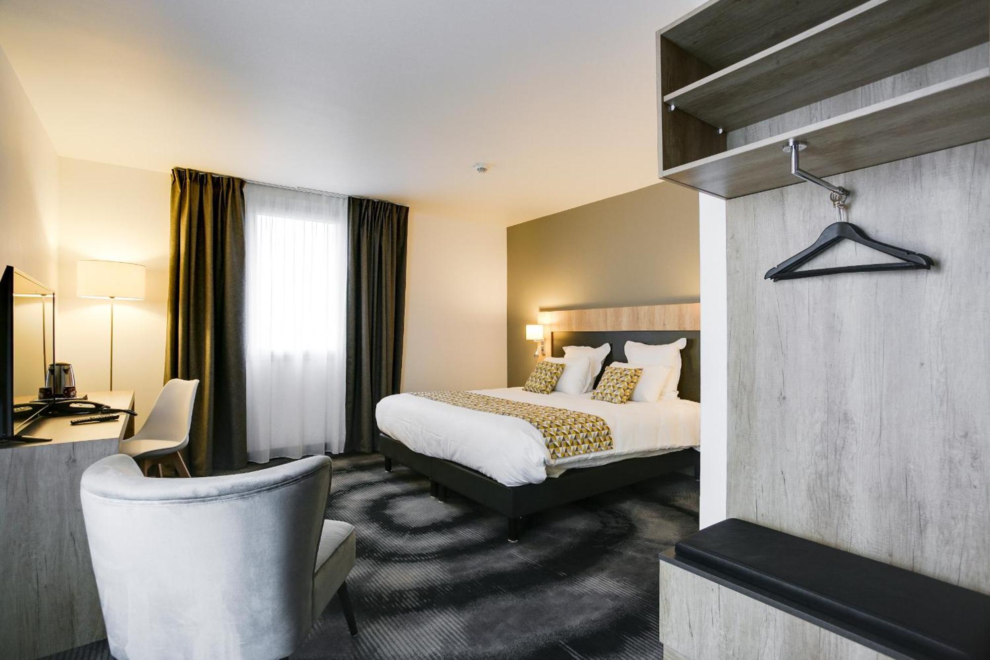 Brit Hotel Confort Loches Kültér fotó